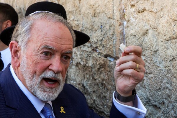 Huckabee’s gotta go after secret meeting with ex-spy for Israel: former CIA officer says