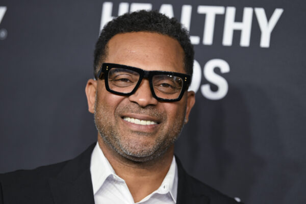 Daddy’s Twin! Mike Epps Shares Rare Flick Of His Son & The TL Can’t Handle It (PHOTO)