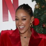 Who’s That Sis!? Tia Mowry Sparks Questions After Mystery Hand Appears In Her Selfie Tia-Mowry-Sparks-Questions-Mystery-Man-Hand-Appears-In-Selfie-Photo-e1763754415653
