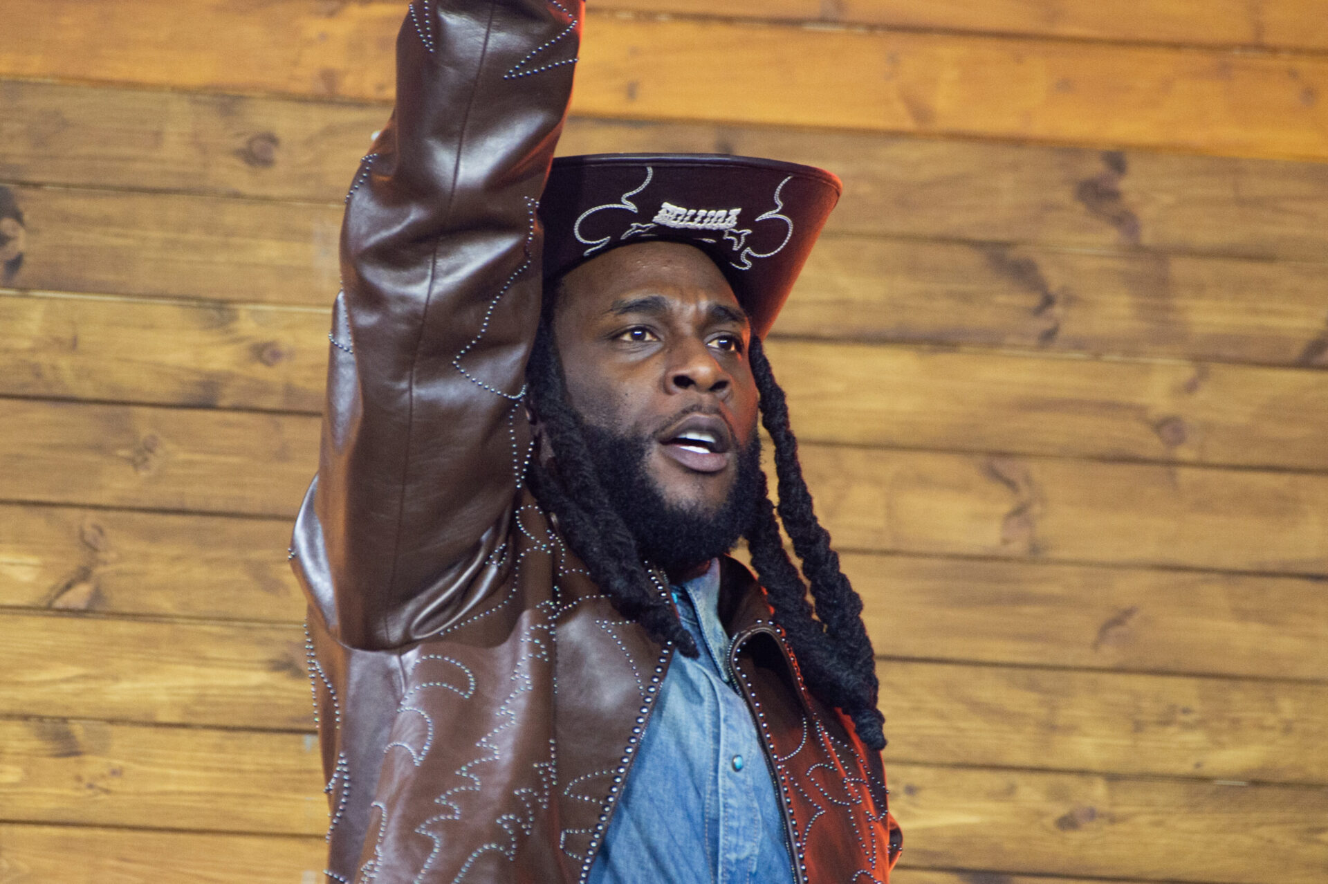 Yikes! Burna Boy Claps Back After Telling Sleeping Fan To Leave Concert & The TL Is Split (VIDEO)