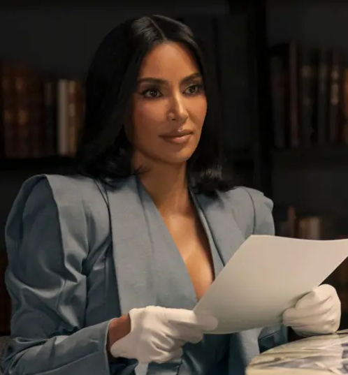 Kim Kardashian – sneering critics versus fans