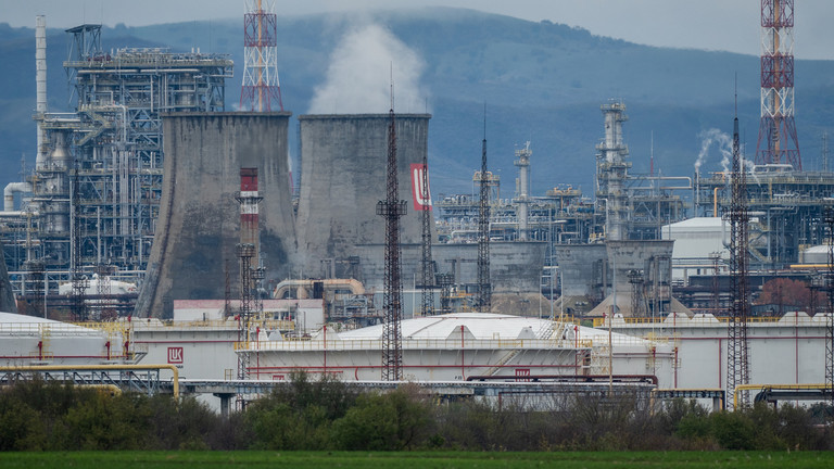 Strikes And Sanctions On Russian Refineries Drive Up Gasoline and Diesel Prices