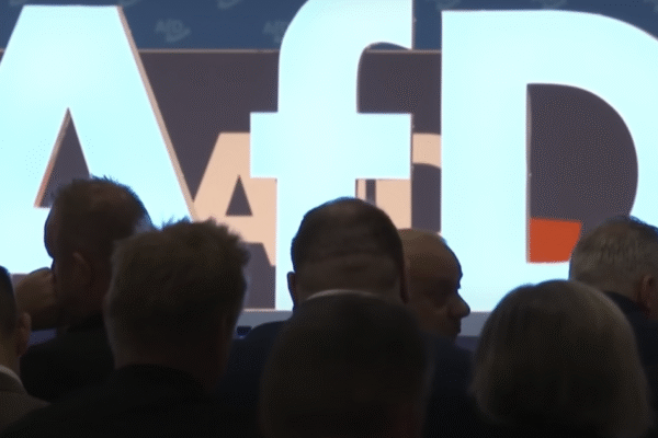 Germany: Violent Left-Globalist Extremists Attack Police and Journalists While Trying To Shut Down AfD Youth Launch
