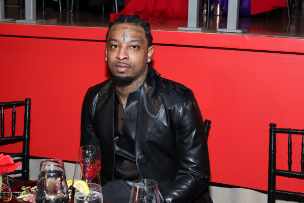 Real Ones Only? 21 Savage Steps In Amid Young Thug And Gunna Tension (PHOTO)(VIDEO)