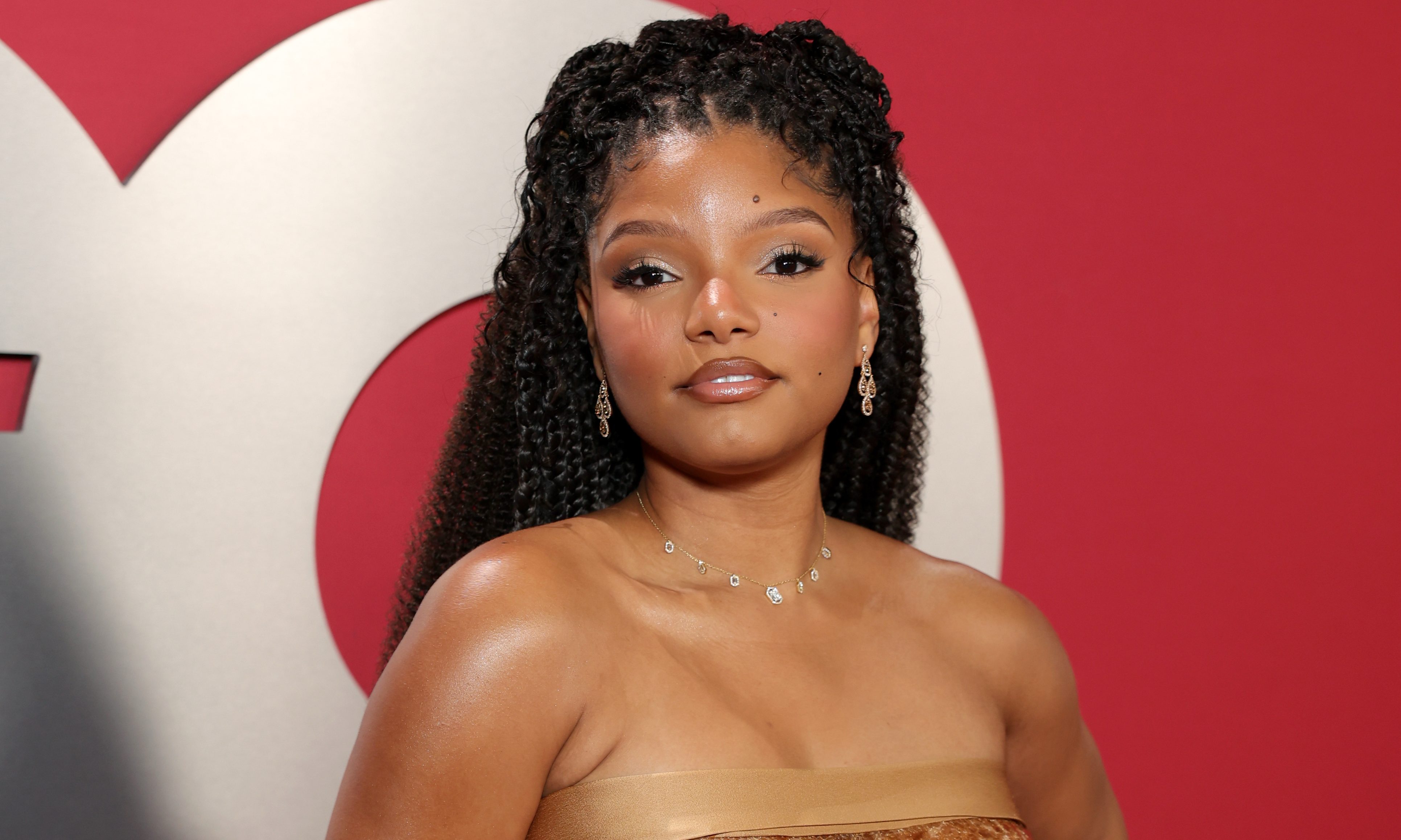 Whew! Halle Bailey’s Reported Stylist Speaks Out After Sharing Photo Of Halo Amid Court-Ordered Social Media Ban Whew! Halle Bailey’s Reported Stylist Speaks Out After Sharing Photo Of Halo Amid Court-Ordered Social Media Ban