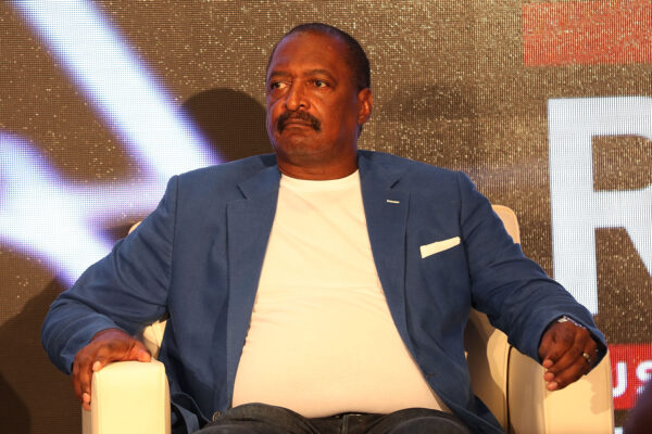 Match Made? Mathew Knowles’ New Photo With Beyoncé’s Step-Mom Has The Internet Buzzing (PHOTO)