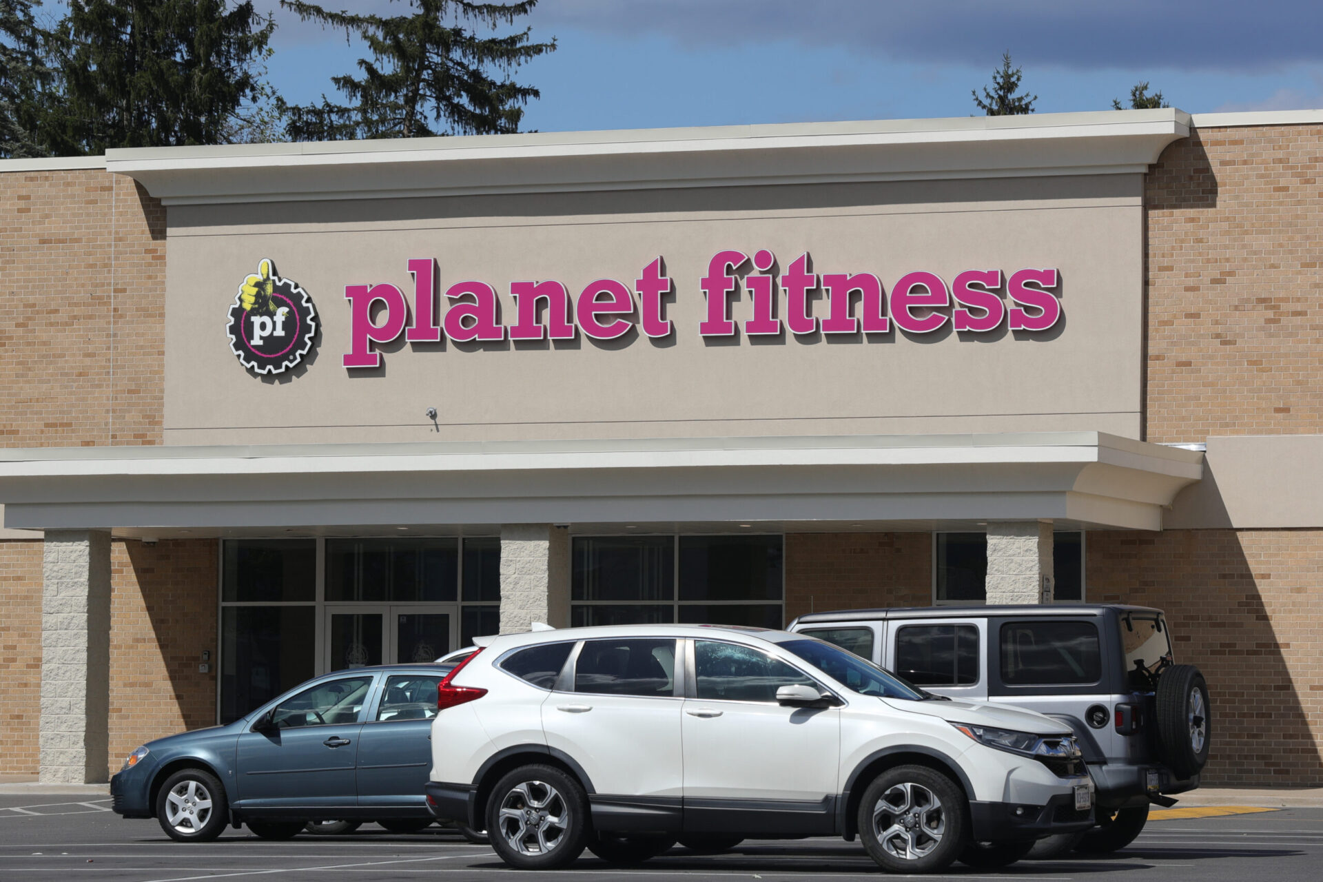 Miami Woman Faces Arrest After Brutally Assaulting Planet Fitness Employee Over Alleged Noise Complaint (VIDEO)