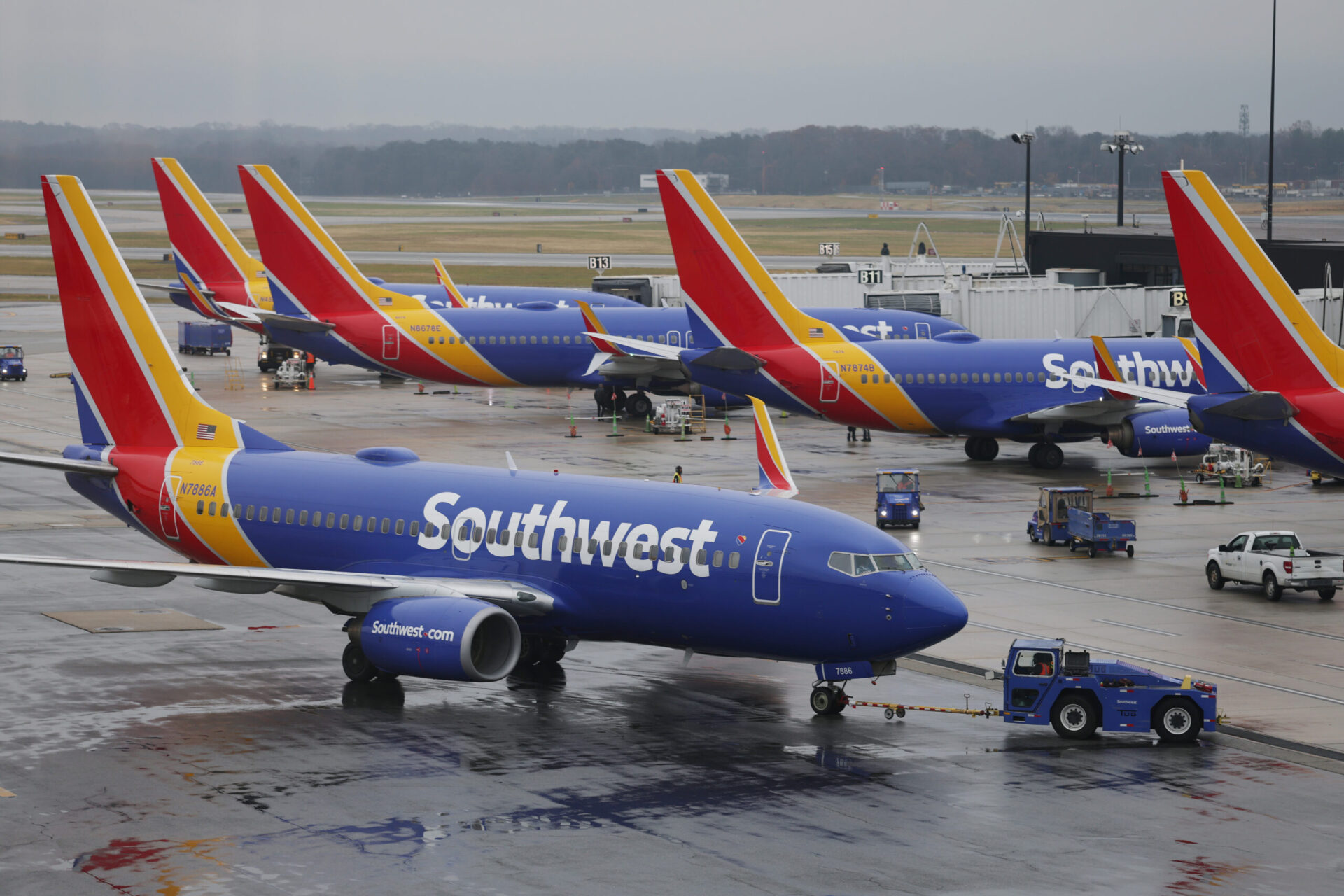 Wayment! Southwest Airlines Reportedly Announces Plan To Charge Plus-Size Passengers For Extra Seating (VIDEOS)