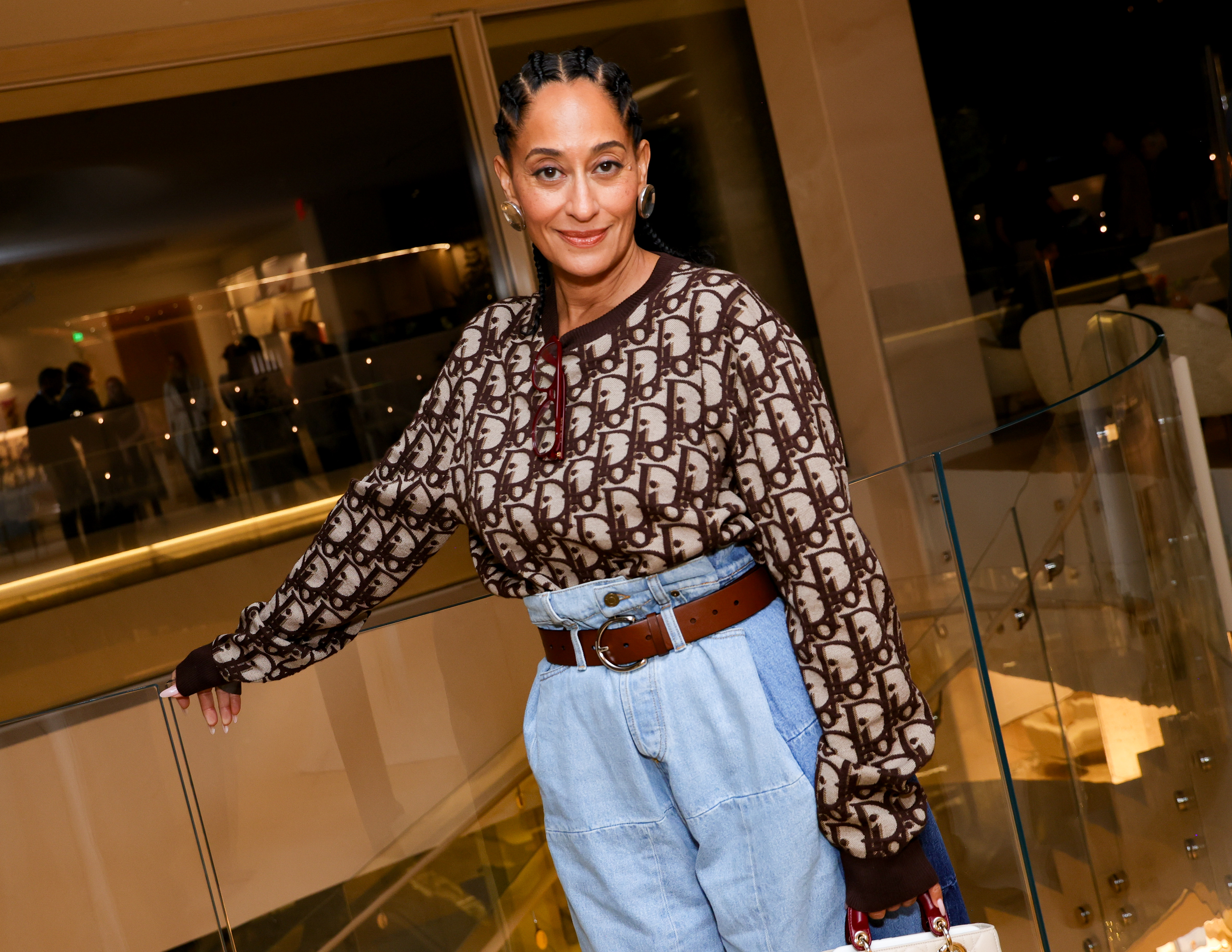 Whew! Tracee Ellis Ross Sets The Internet On Fire With Sizzling NEW Look (PHOTOS)