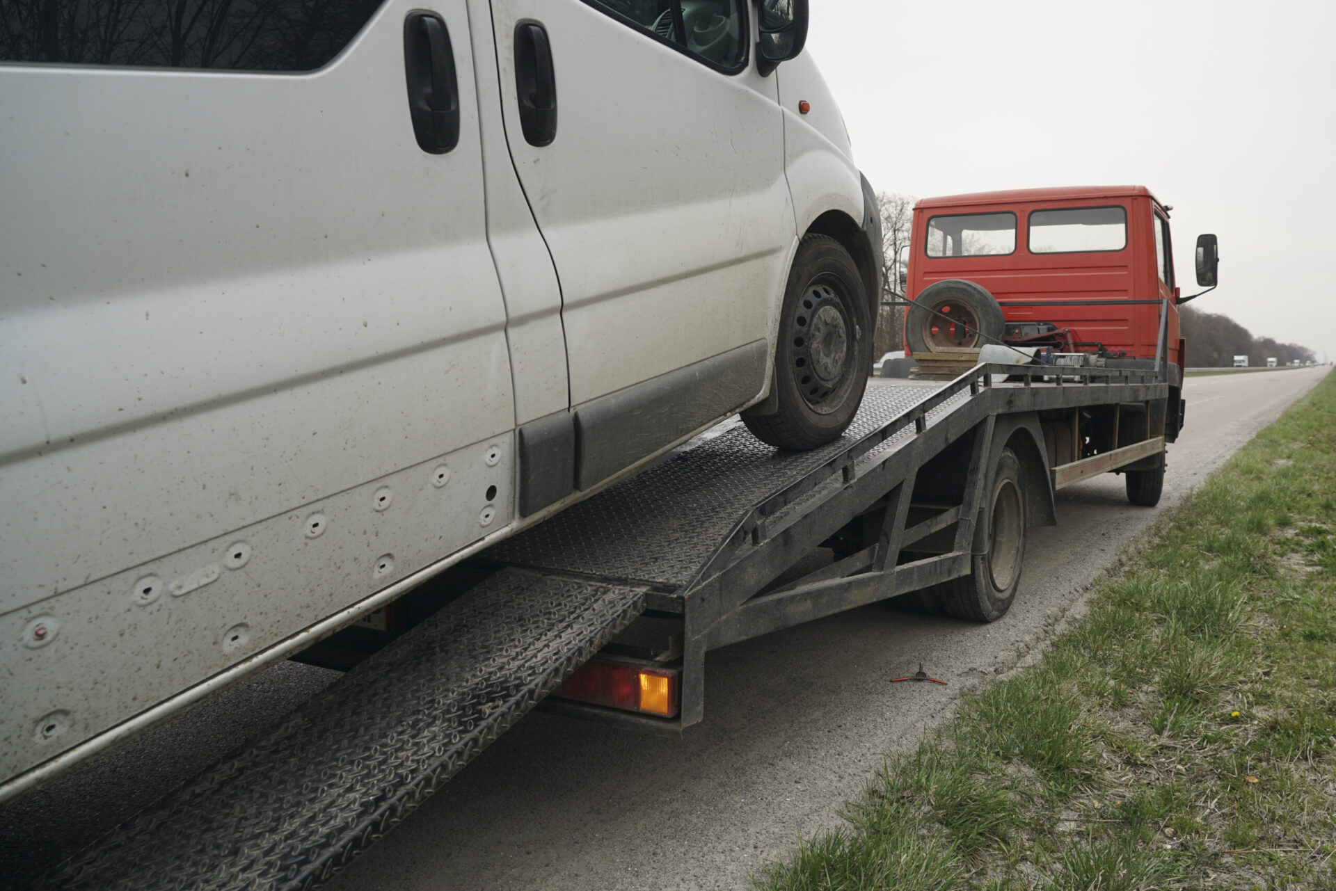 Florida Man Charged After 4-Year-Old Allegedly Suffers Fatal Injuries From Tow Truck Fall (VIDEO)