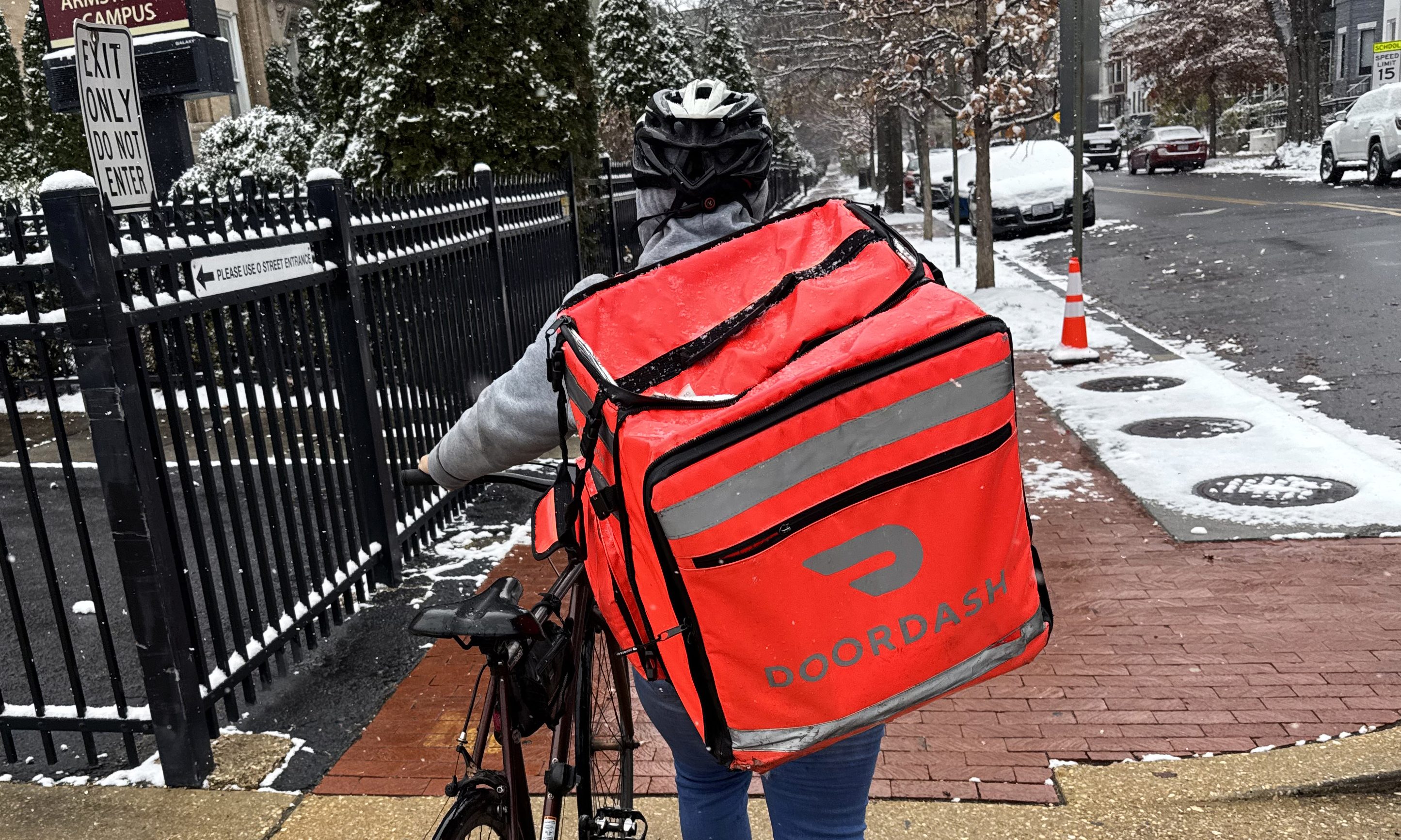 Play Too Much! DoorDash And Social Media Users Crack Jokes As 40% Of Americans Prep For Winter Storm Play Too Much! DoorDash And Social Media Users Crack Jokes As 40% Of Americans Prep For Winter Storm
