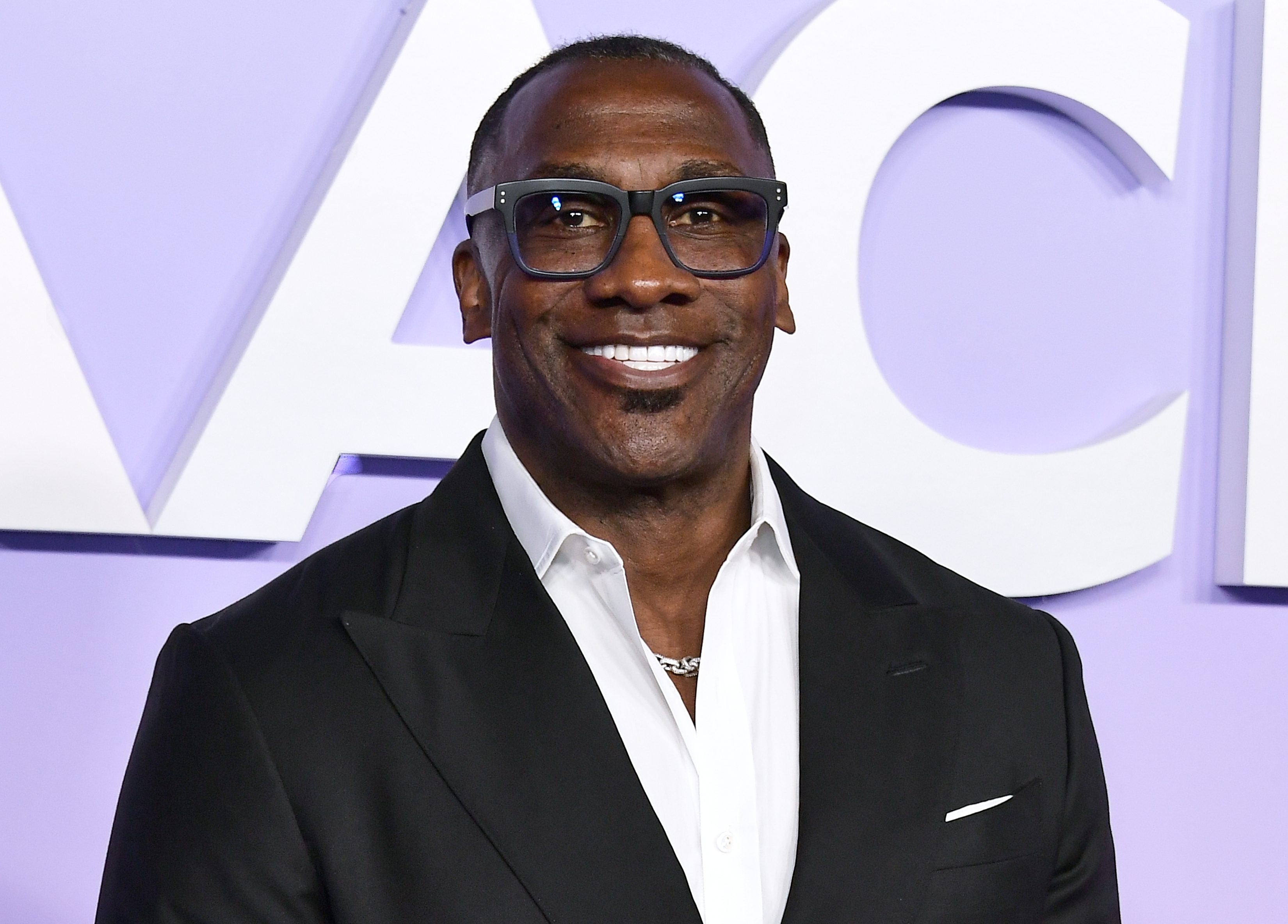 Okay, Unc! Shannon Sharpe Has The Internet Goin’ Wild After Debuting Fresh NEW Look (VIDEO)