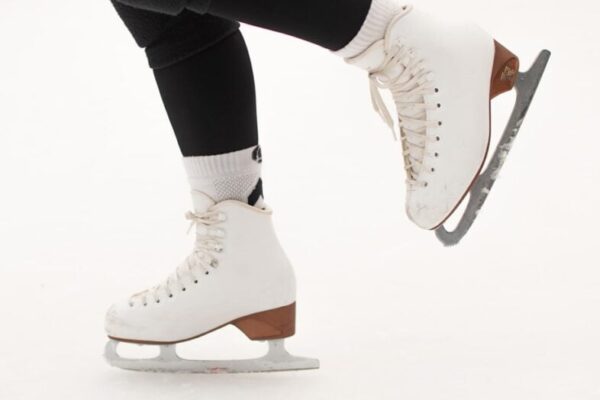 How to Ice Skate – A Beginner’s Guide to Glide with Confidence – Spirit Web