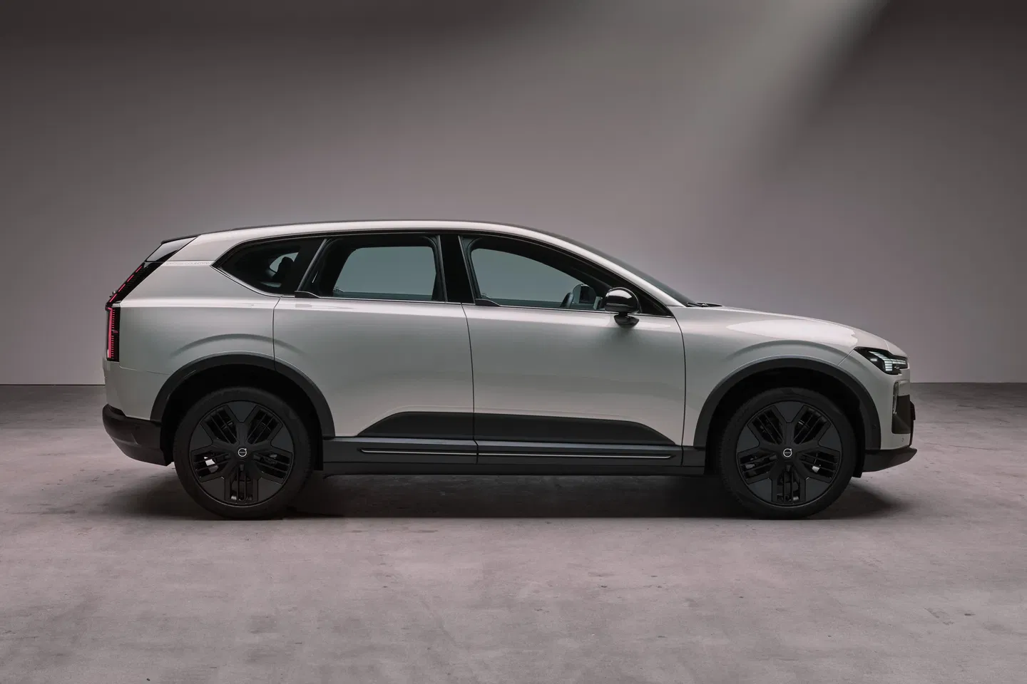 awaken-Volvo EX60