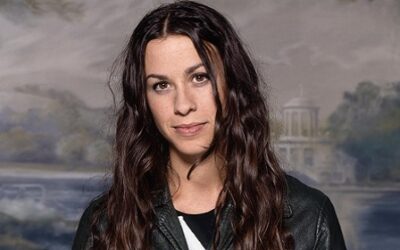 Alanis Morissette “Hand In My Pocket” On The Howard Stern Show (2008)