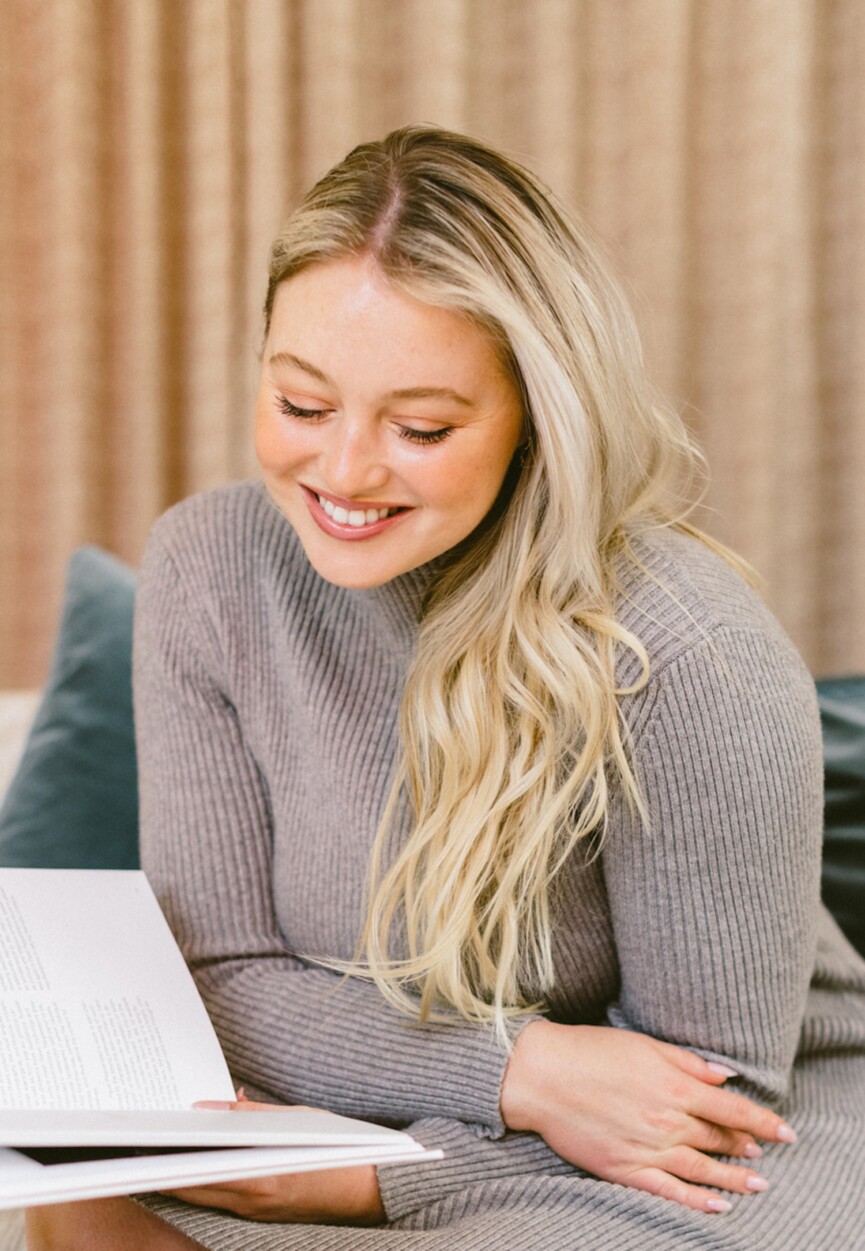 Iskra Lawrence reading