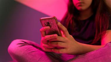 New Data Connects Smartphone Ownership at Age 12 to Obesity and Mental Health Concerns