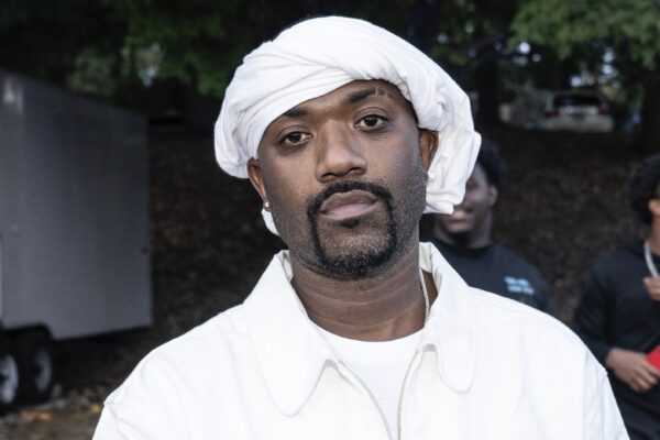 Prayers Up! Footage Of Ray J Performing With Chest Patch & Apparent Blood Running From His Eyes Has Fans Concerned