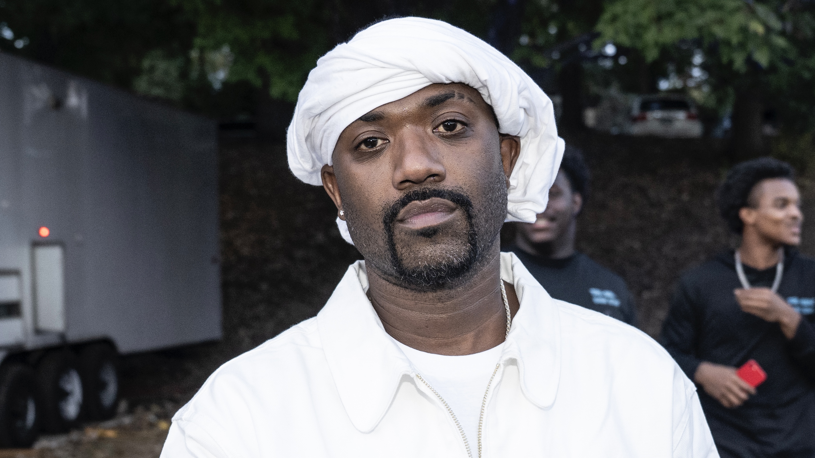 Prayers Up! Footage Of Ray J Performing With Chest Patch & Apparent Blood Running From His Eyes Has Fans Concerned Prayers Up! Footage Of Ray J Performing With Chest Patch & Apparent Blood Running From His Eyes Has Fans Concerned