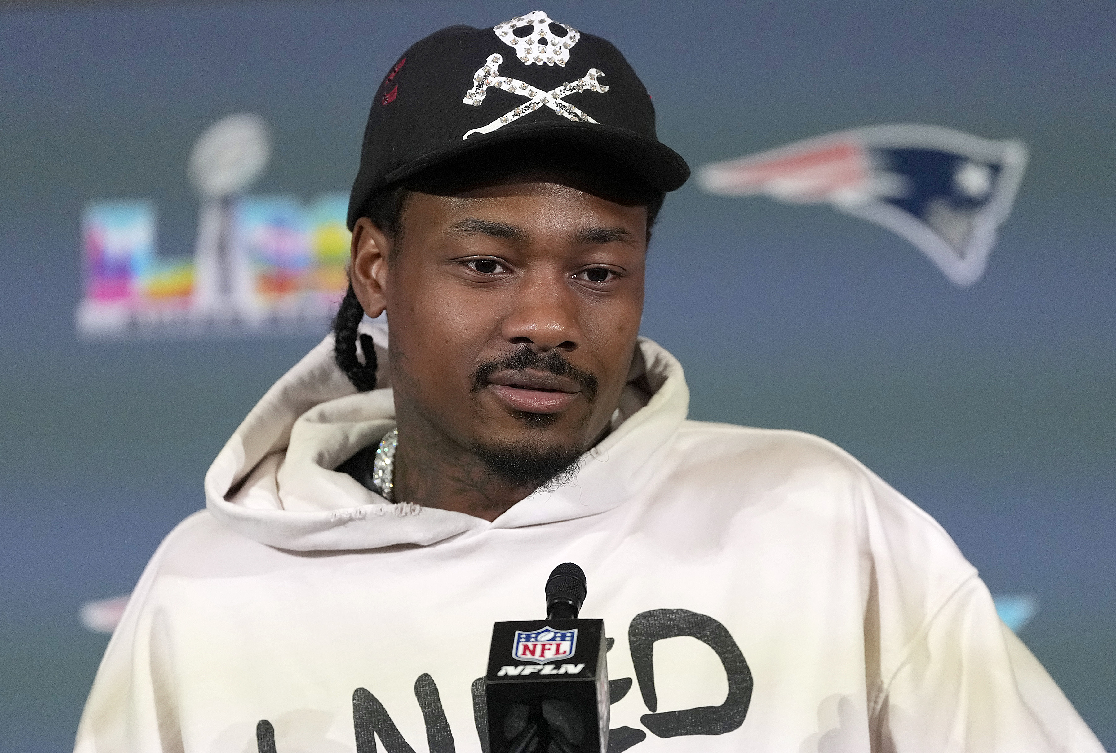 Game Day Ready? Social Media Users Are Sharing Mixed Reactions To Stefon Diggs’ Super Bowl Tunnel Outfit (VIDEO) Game Day Ready? Social Media Users Are Sharing Mixed Reactions To Stefon Diggs’ Super Bowl Tunnel Outfit (VIDEO)