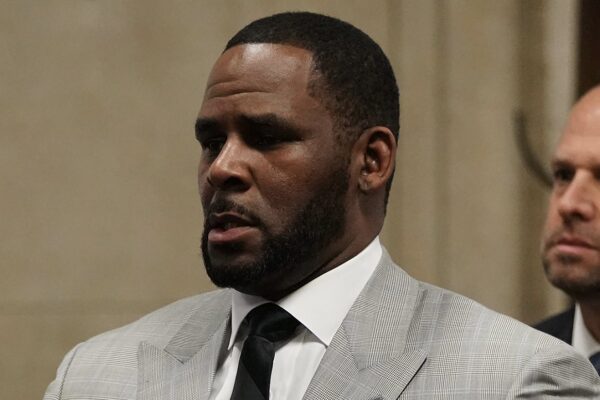 UPDATE: Sparkle Calls Out Niece Reshona Landfair’s “False Statements,” Says She Never Told Her To Sit On R. Kelly’s Lap (VIDEO)
