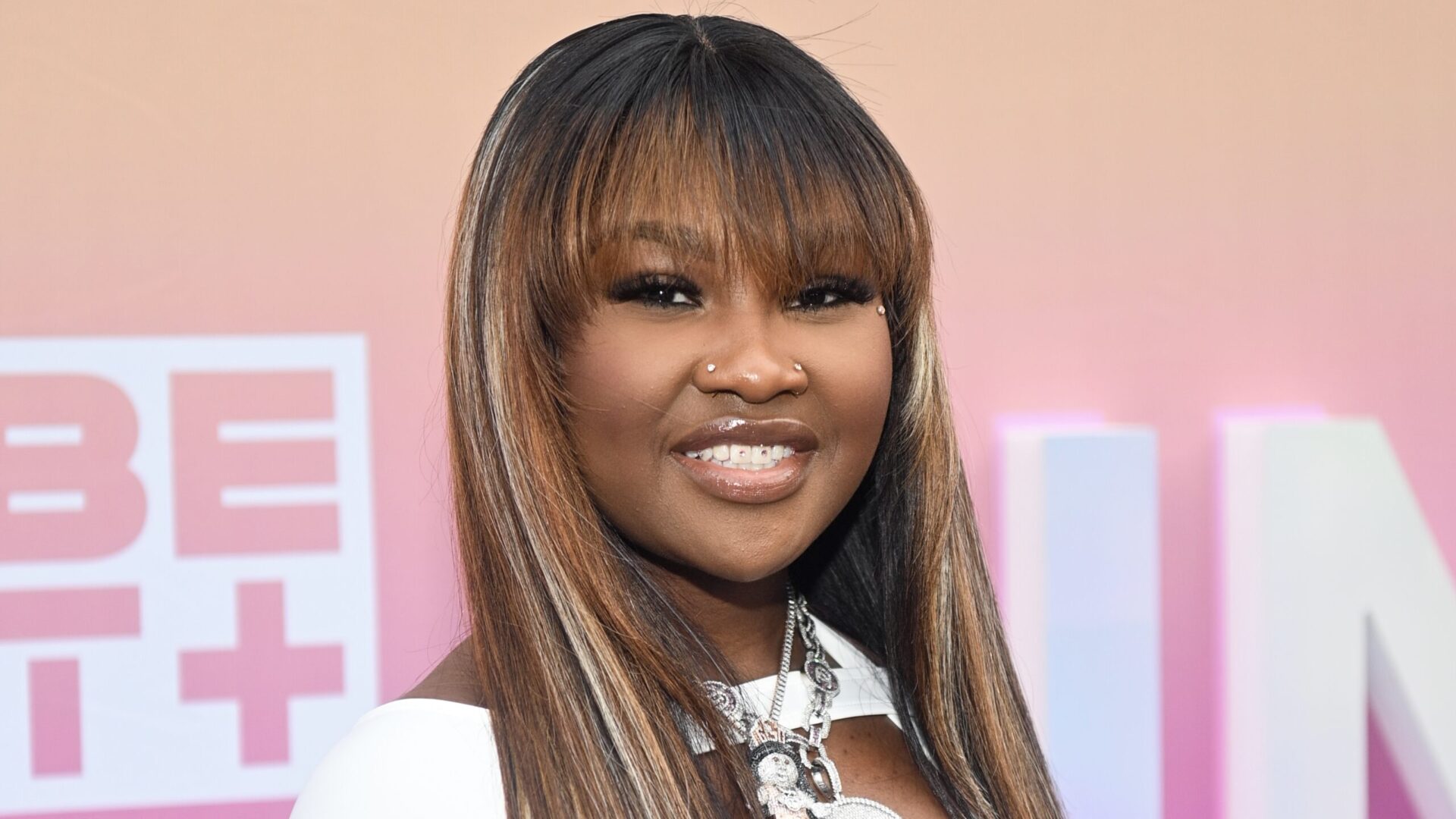 Dis Tew Much! Victoria Woods Pops OFF After Gloss Up Begins Selling Disparaging, NSFW T-Shirts Of Her (PHOTOS + VIDEOS)