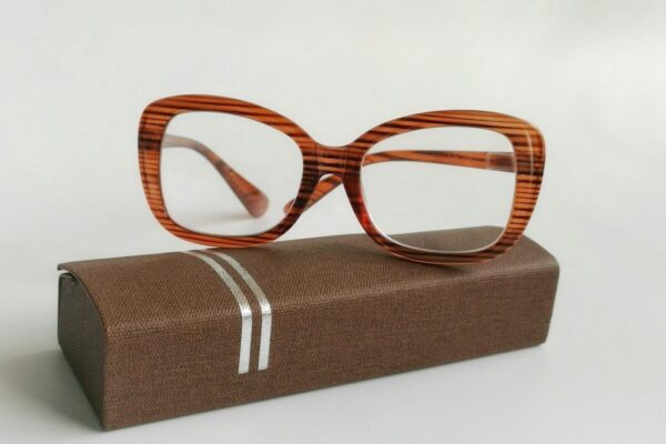 A Guide to Foster Grant Reading Glasses – Spirit Web