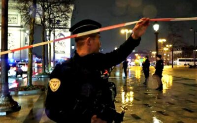 WATCH: Islamic Terrorist Attacks French Police Officers With a Knife at Paris’ Arc de Triomphe, Gets Shot Dead