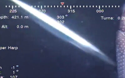 Fast moving USO filmed at 421 meters depth