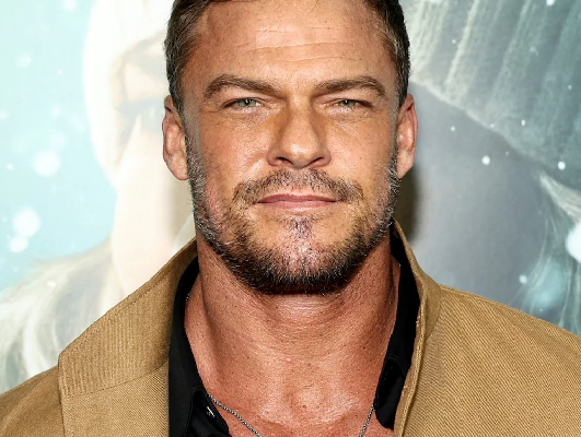 Alan Ritchson – channelling his Mars