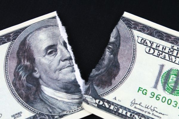 Is the Dollar Collapsing? 8 Key Indicators You Can’t Ignore