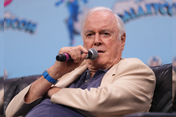 British Actor Who Mocked Christianity Receives Scorn for Mourning Rise of Islam