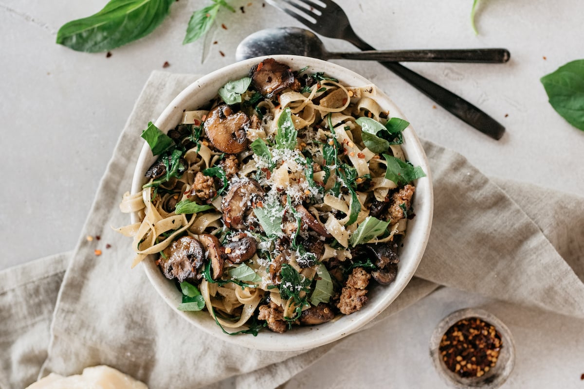 one pot sausage pasta recipe with mushrooms, and arugula