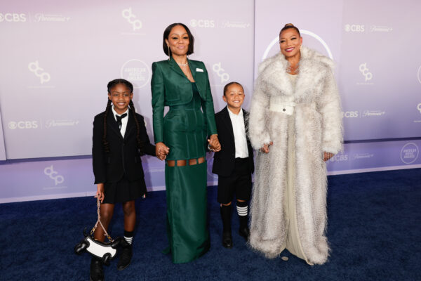 Hey Fam! Queen Latifah Stuns Fans After Poppin’ Out On AMAs Red Carpet With Her Partner Eboni Nichols & Young Son (VIDEOS)