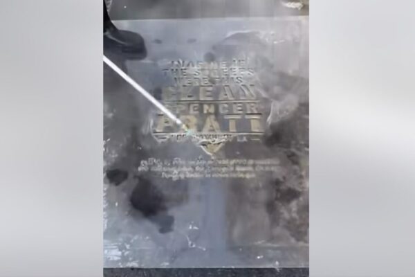 GENIUS! LA Mayor Candidate Spencer Pratt Uses Power Washer to Tattoo Filthy LA Sidewalks with Campaign Logo – “Imagine if the Streets Were This Clean” (VIDEO)