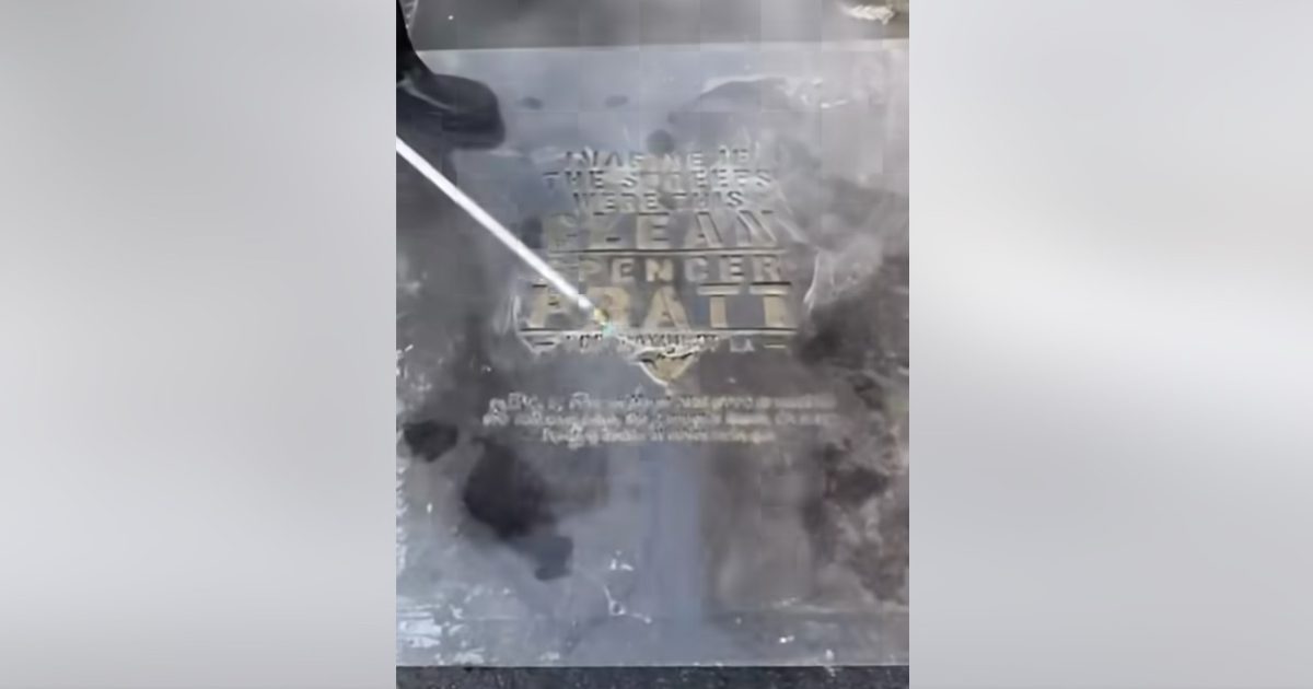 GENIUS! LA Mayor Candidate Spencer Pratt Uses Power Washer to Tattoo Filthy LA Sidewalks with Campaign Logo – “Imagine if the Streets Were This Clean” (VIDEO)