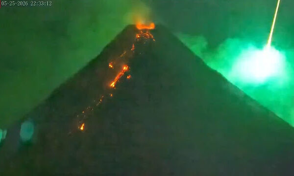 Stunning huge fireball explodes over erupting volcano in the Philippines
