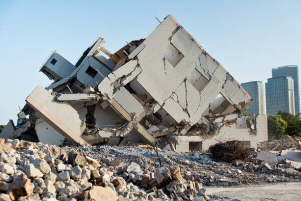 10 Everyday Expenses Quietly Leading Millions Toward Financial Collapse as the Economy Begins to Crack Beneath the Surface