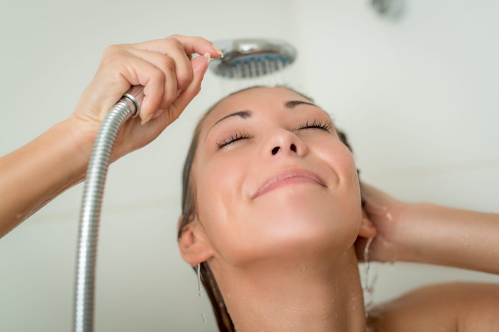 Morning vs. night shower: which is better according to experts