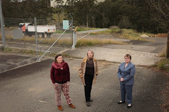 Jackie Manners (middle) lead the charge of Katoomba locals opposing the development. Jackie Manners (middle) lead the charge of Katoomba locals opposing the development.