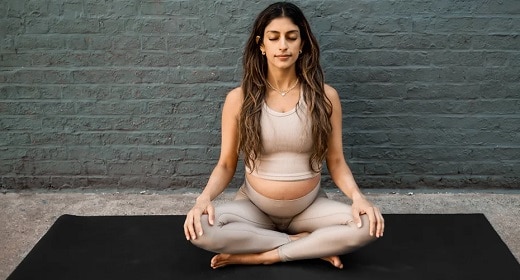 This 5-Minute Yoga Sequence Will Help You Sit Still in Meditation