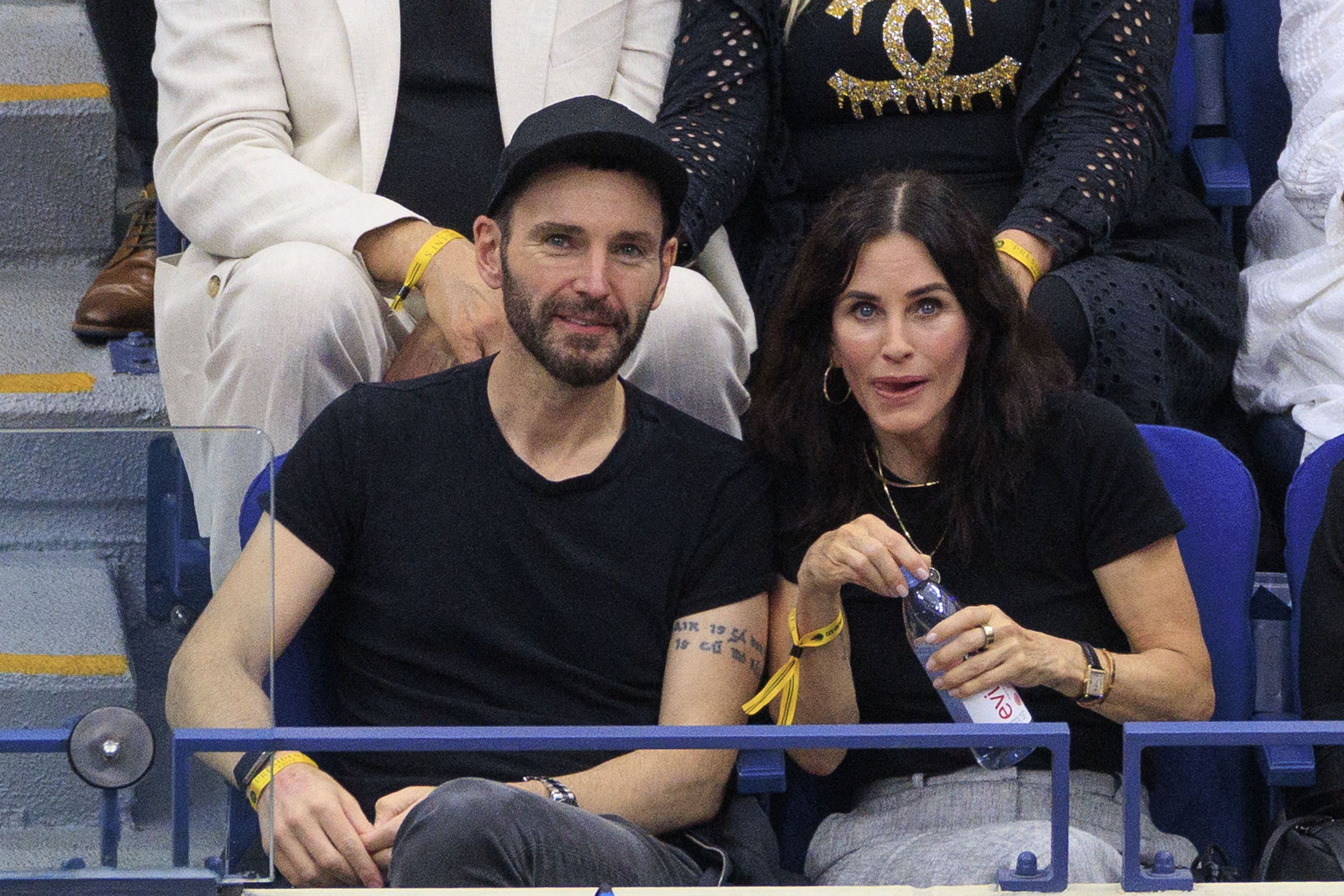 Courteney Cox and Johnny McDaid seated together at the 2025 US Open Women's Singles Final