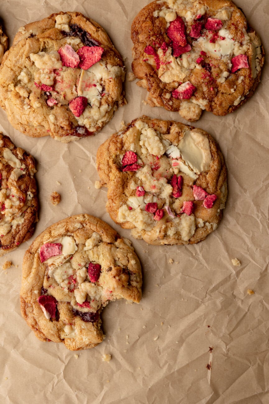 easy strawberry crumble cookies