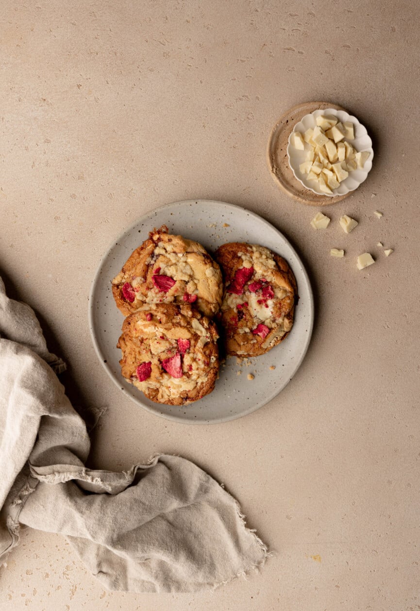 one bowl strawberry crumble cookies