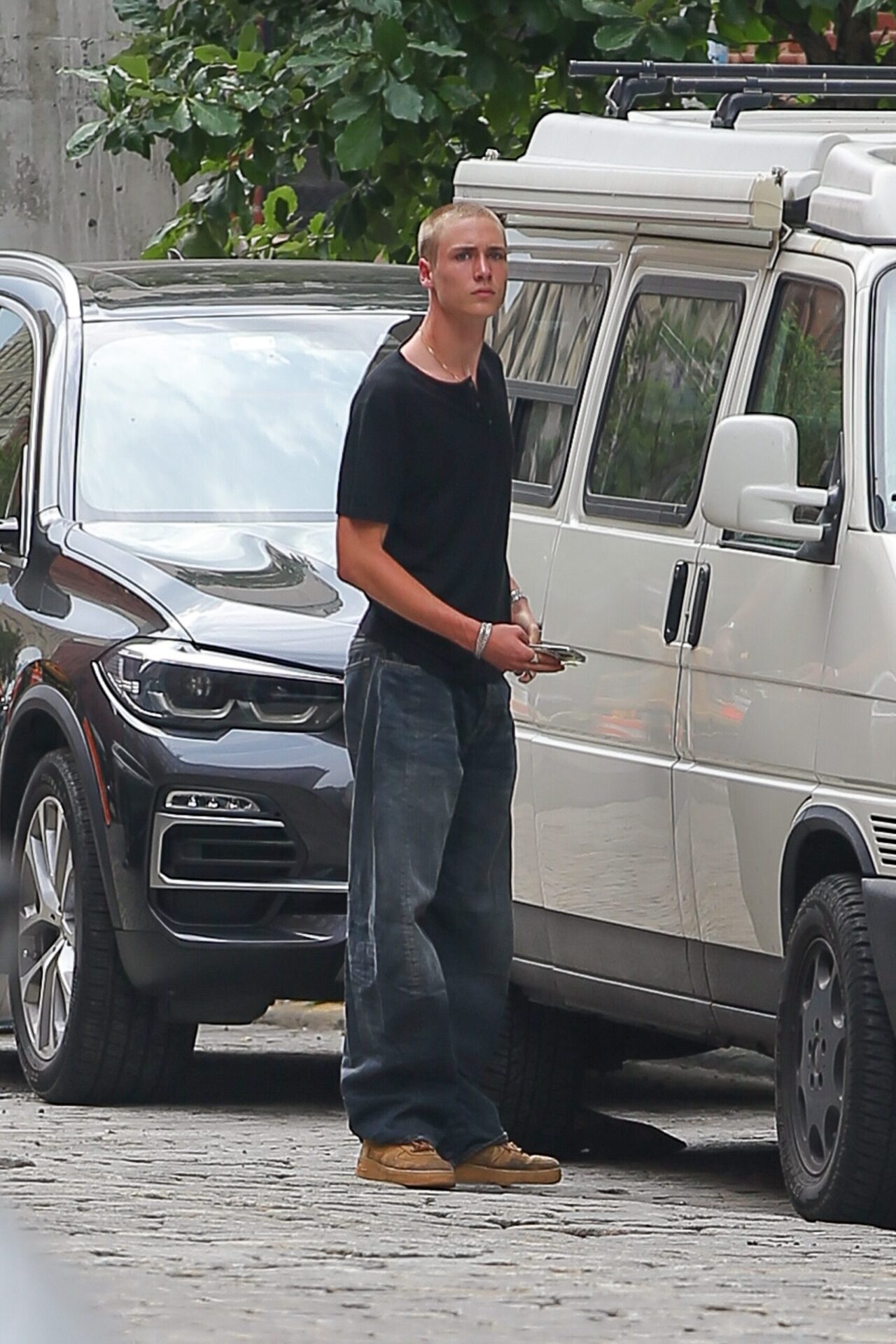 Sasha Schreiber Pulled Up to Meet Friends in Soho in a 1990s Volkswagen Eurovan Camper