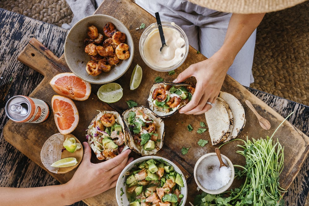 grilled shrimp tacos with grapefruit salsa_outdoor dinner party menu ideas