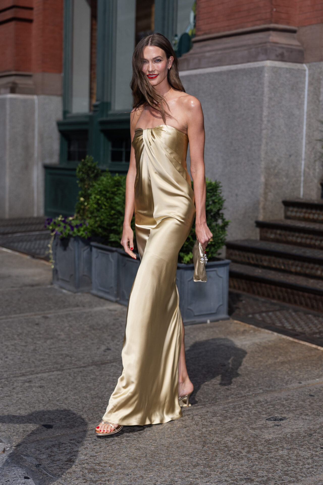 Karlie Kloss Wore a Liquid-Gold Gown to Taylor Swift’s Wedding, and Gaylor Fans Pulled Up Every Gold Song in the Catalog