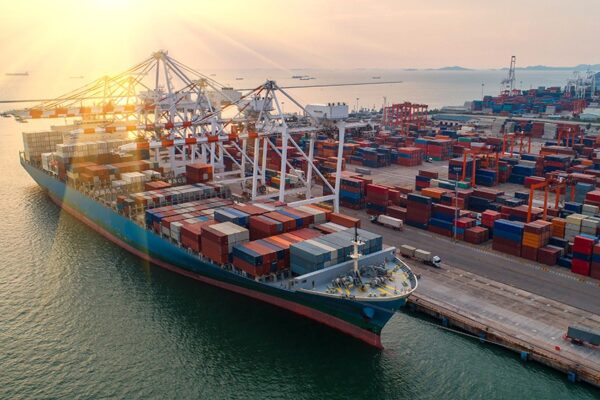 Shipping Firms Offer ‘Massive Bonuses’ for Strait of Hormuz Crossings, Report Says