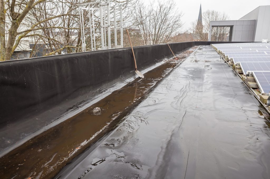 Rooftop rainwater could break cities’ air conditioning trap