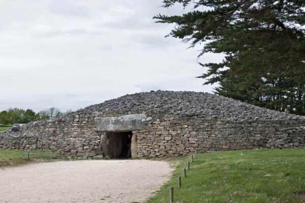 Lost for 6,000 Years, a Neolithic “Jigsaw Puzzle” Was Reassembled—Revealing a Massive Monument Hidden Across Ancient Sites in France